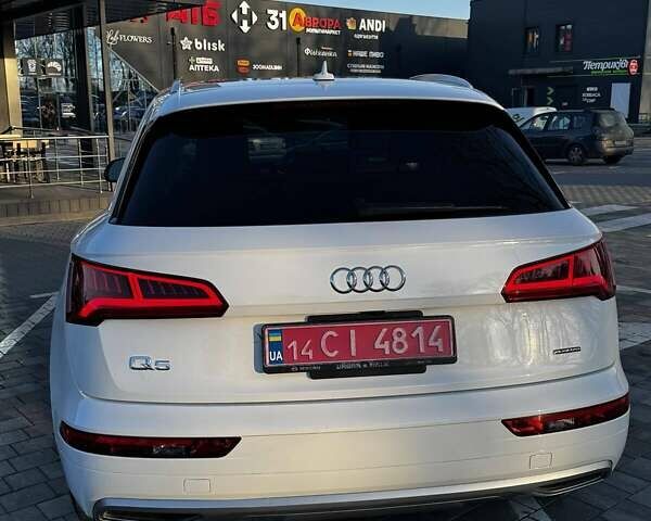 Белый Ауди Ку 5, объемом двигателя 2 л и пробегом 83 тыс. км за 29300 $, фото 4 на Automoto.ua