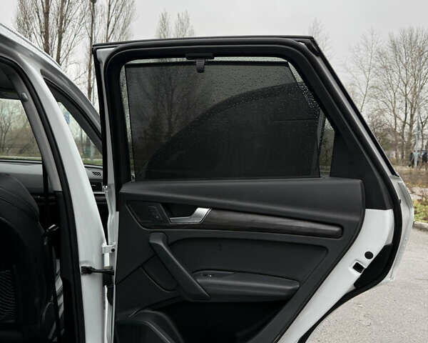 Білий Ауді Ку 5, об'ємом двигуна 1.98 л та пробігом 70 тис. км за 32500 $, фото 10 на Automoto.ua