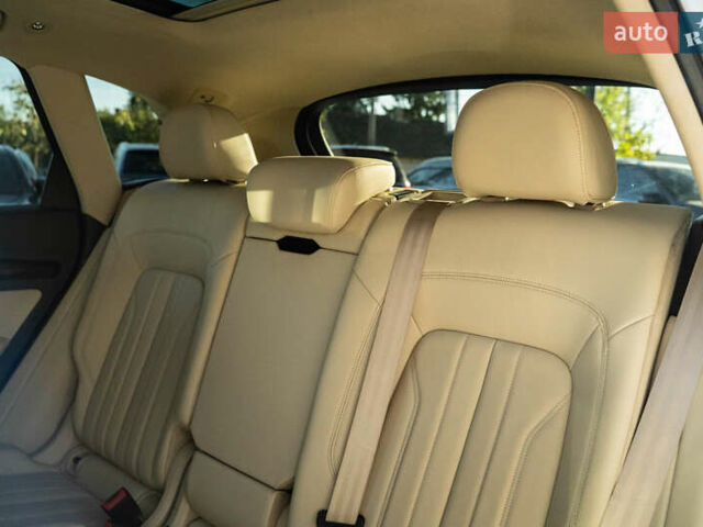 Білий Ауді Ку 5, об'ємом двигуна 1.98 л та пробігом 99 тис. км за 34500 $, фото 45 на Automoto.ua