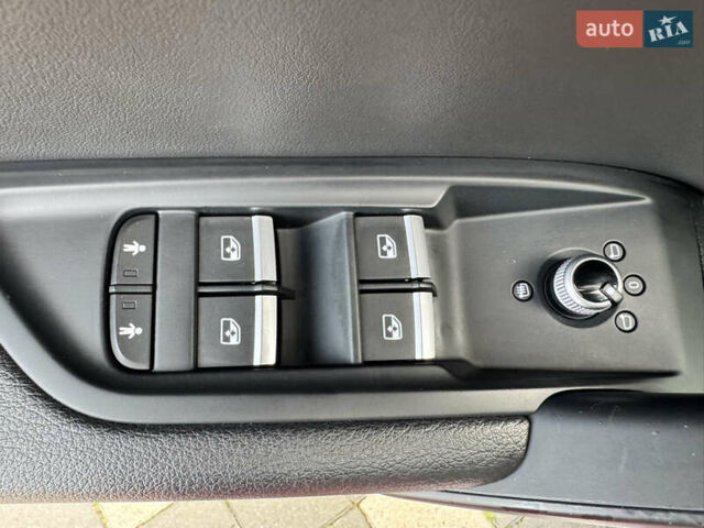 Белый Ауди Ку 5, объемом двигателя 1.98 л и пробегом 130 тыс. км за 27750 $, фото 33 на Automoto.ua