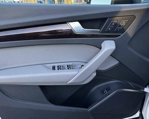 Белый Ауди Ку 5, объемом двигателя 2 л и пробегом 83 тыс. км за 29300 $, фото 22 на Automoto.ua