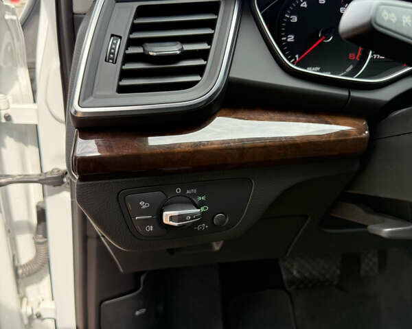 Белый Ауди Ку 5, объемом двигателя 2 л и пробегом 55 тыс. км за 26500 $, фото 33 на Automoto.ua