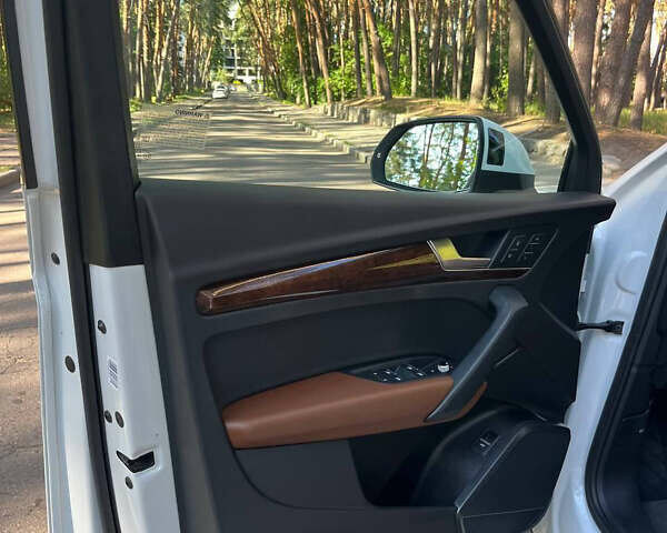Білий Ауді Ку 5, об'ємом двигуна 2 л та пробігом 94 тис. км за 30300 $, фото 8 на Automoto.ua