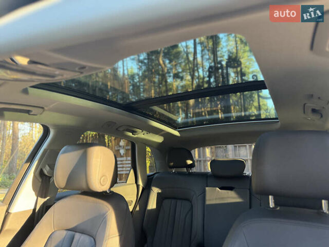 Білий Ауді Ку 5, об'ємом двигуна 1.98 л та пробігом 64 тис. км за 24600 $, фото 14 на Automoto.ua