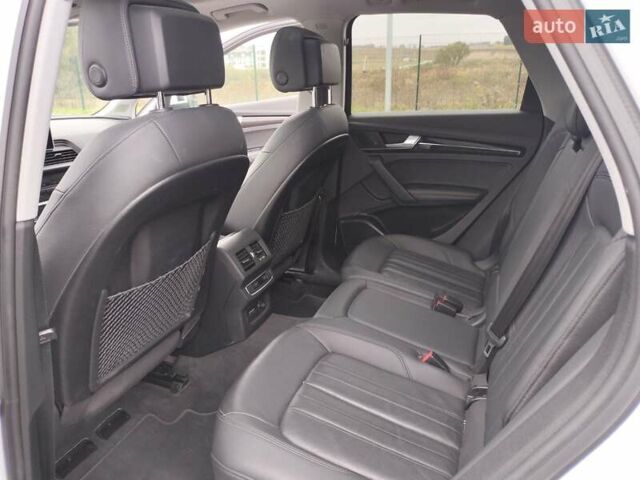 Белый Ауди Ку 5, объемом двигателя 2 л и пробегом 52 тыс. км за 30900 $, фото 27 на Automoto.ua