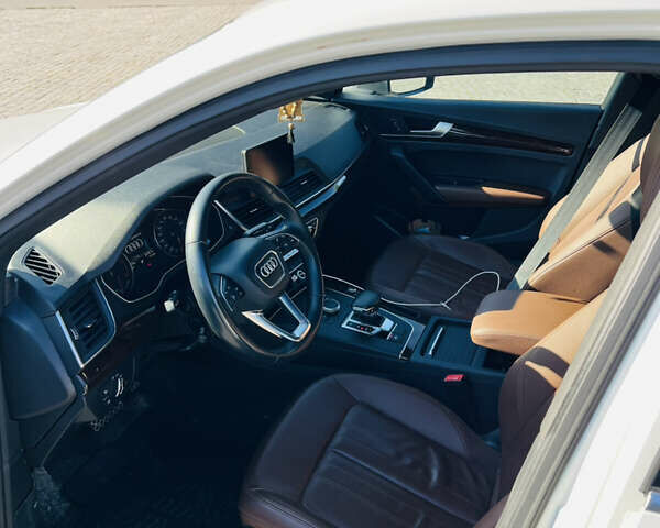 Білий Ауді Ку 5, об'ємом двигуна 1.98 л та пробігом 76 тис. км за 29000 $, фото 9 на Automoto.ua