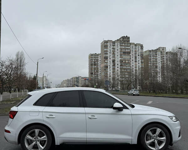 Білий Ауді Ку 5, об'ємом двигуна 1.98 л та пробігом 70 тис. км за 32500 $, фото 4 на Automoto.ua