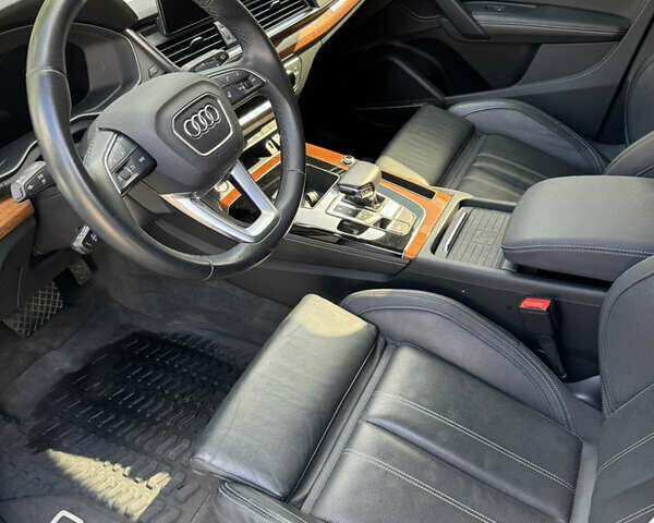 Белый Ауди Ку 5, объемом двигателя 1.98 л и пробегом 136 тыс. км за 44000 $, фото 43 на Automoto.ua