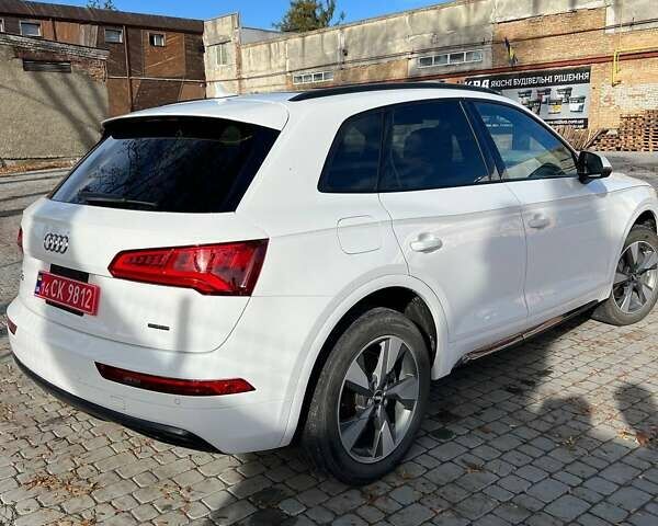 Белый Ауди Ку 5, объемом двигателя 1.98 л и пробегом 77 тыс. км за 25900 $, фото 7 на Automoto.ua