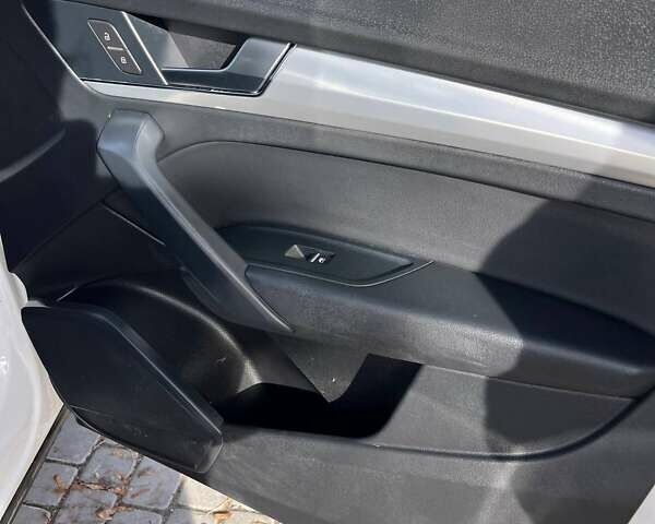 Белый Ауди Ку 5, объемом двигателя 1.98 л и пробегом 77 тыс. км за 25900 $, фото 18 на Automoto.ua