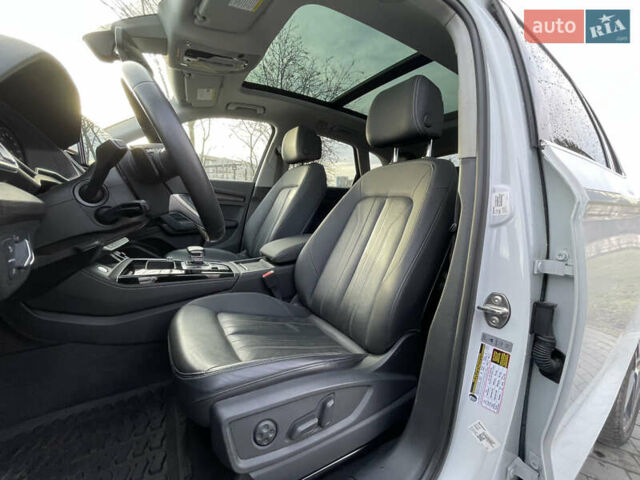 Белый Ауди Ку 5, объемом двигателя 2 л и пробегом 56 тыс. км за 38400 $, фото 33 на Automoto.ua