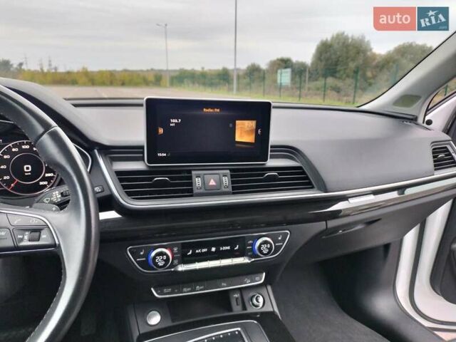 Белый Ауди Ку 5, объемом двигателя 2 л и пробегом 52 тыс. км за 30900 $, фото 25 на Automoto.ua