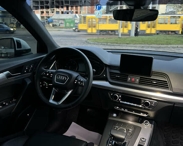 Білий Ауді Ку 5, об'ємом двигуна 2 л та пробігом 119 тис. км за 25700 $, фото 17 на Automoto.ua