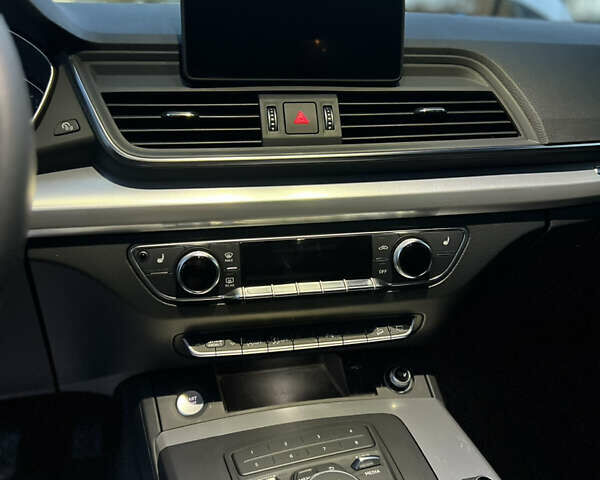 Білий Ауді Ку 5, об'ємом двигуна 2 л та пробігом 119 тис. км за 25700 $, фото 23 на Automoto.ua