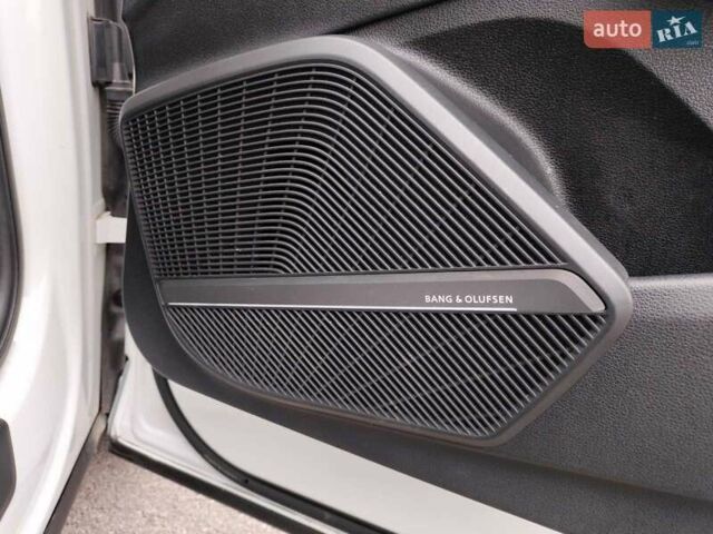 Белый Ауди Ку 5, объемом двигателя 2 л и пробегом 52 тыс. км за 30900 $, фото 22 на Automoto.ua