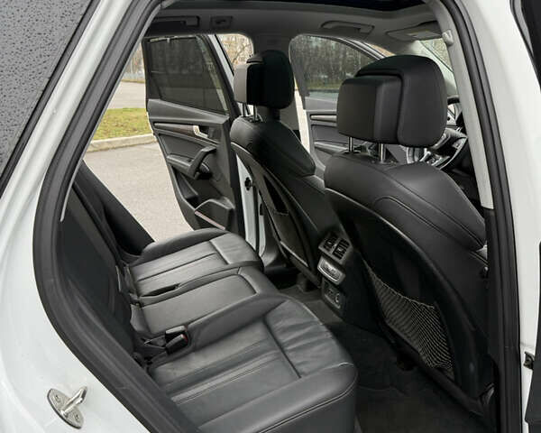 Білий Ауді Ку 5, об'ємом двигуна 1.98 л та пробігом 70 тис. км за 32500 $, фото 15 на Automoto.ua