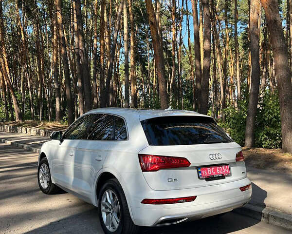 Білий Ауді Ку 5, об'ємом двигуна 2 л та пробігом 94 тис. км за 30300 $, фото 2 на Automoto.ua