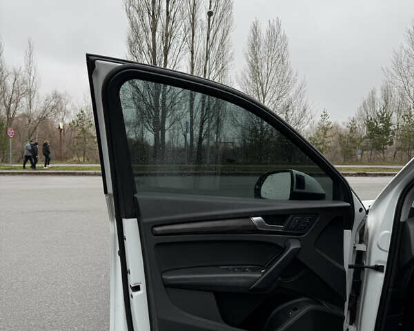 Білий Ауді Ку 5, об'ємом двигуна 1.98 л та пробігом 70 тис. км за 32500 $, фото 8 на Automoto.ua