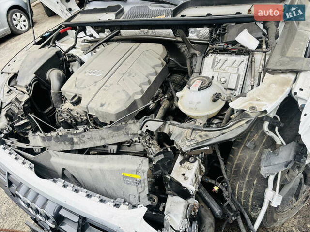 Білий Ауді Ку 5, об'ємом двигуна 2 л та пробігом 136 тис. км за 22500 $, фото 6 на Automoto.ua