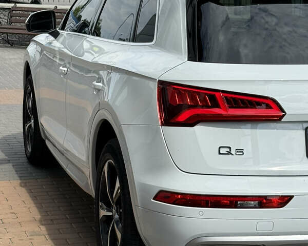 Белый Ауди Ку 5, объемом двигателя 2 л и пробегом 55 тыс. км за 26500 $, фото 28 на Automoto.ua