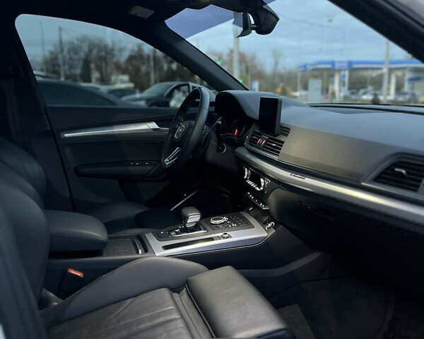 Білий Ауді Ку 5, об'ємом двигуна 2 л та пробігом 119 тис. км за 25700 $, фото 16 на Automoto.ua