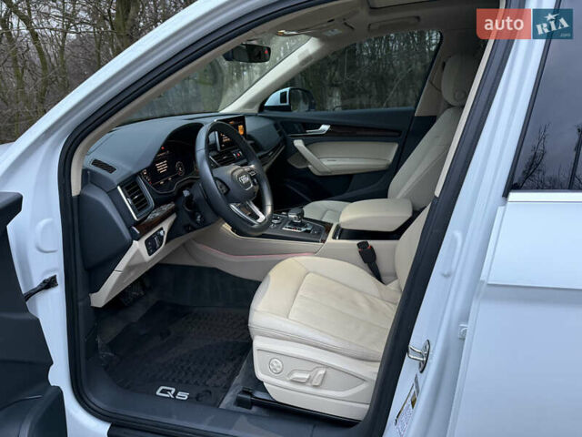 Білий Ауді Ку 5, об'ємом двигуна 2 л та пробігом 100 тис. км за 33900 $, фото 28 на Automoto.ua