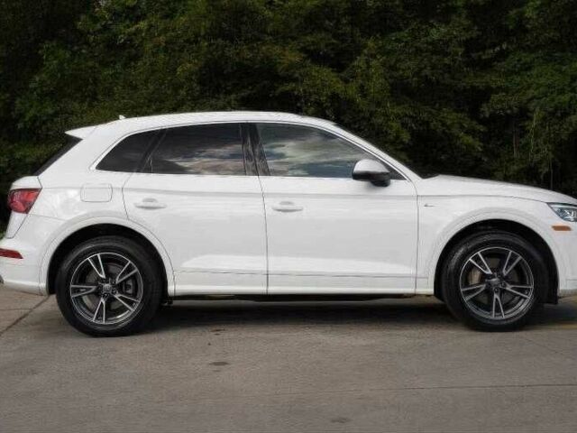 Белый Ауди Ку 5, объемом двигателя 2 л и пробегом 40 тыс. км за 15000 $, фото 2 на Automoto.ua