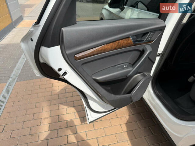 Белый Ауди Ку 5, объемом двигателя 2 л и пробегом 55 тыс. км за 26500 $, фото 37 на Automoto.ua