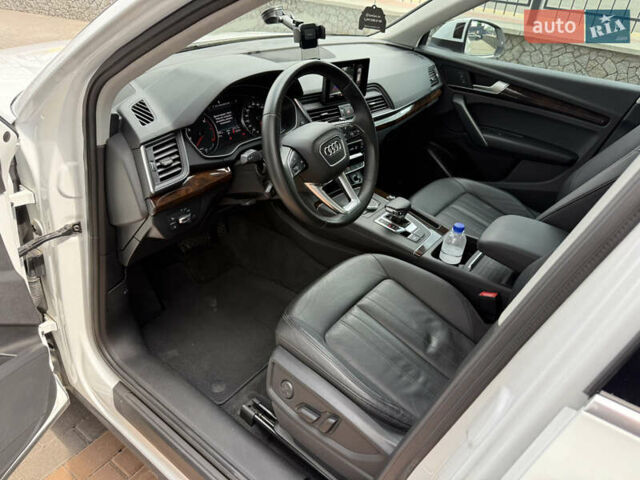 Белый Ауди Ку 5, объемом двигателя 2 л и пробегом 55 тыс. км за 26500 $, фото 30 на Automoto.ua