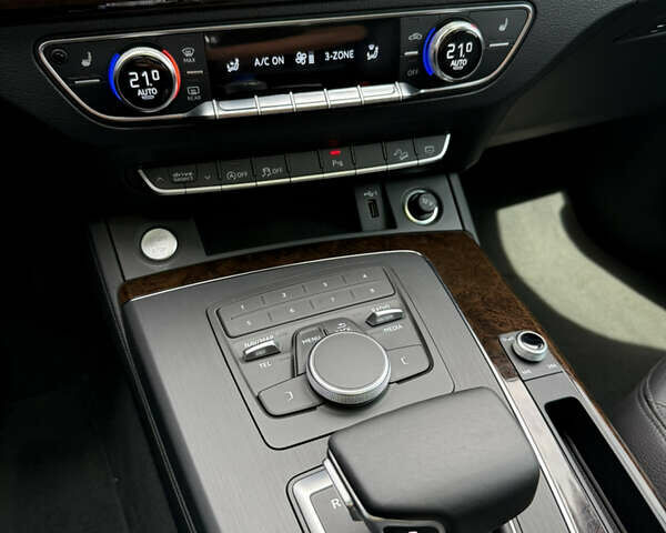 Белый Ауди Ку 5, объемом двигателя 2 л и пробегом 55 тыс. км за 26500 $, фото 50 на Automoto.ua