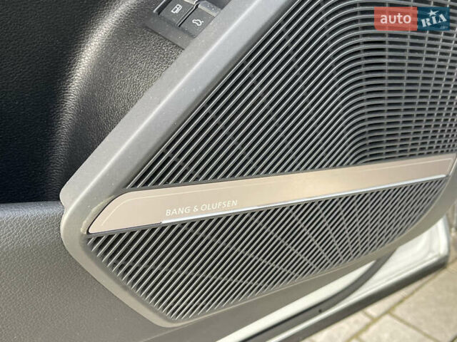 Белый Ауди Ку 5, объемом двигателя 2 л и пробегом 56 тыс. км за 38400 $, фото 14 на Automoto.ua