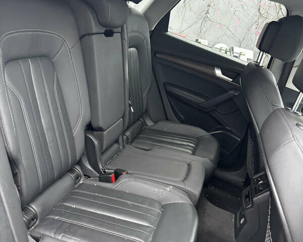 Белый Ауди Ку 5, объемом двигателя 1.98 л и пробегом 122 тыс. км за 27000 $, фото 27 на Automoto.ua