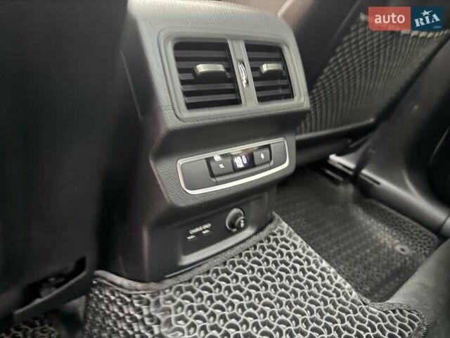Білий Ауді Ку 5, об'ємом двигуна 1.98 л та пробігом 70 тис. км за 40000 $, фото 26 на Automoto.ua