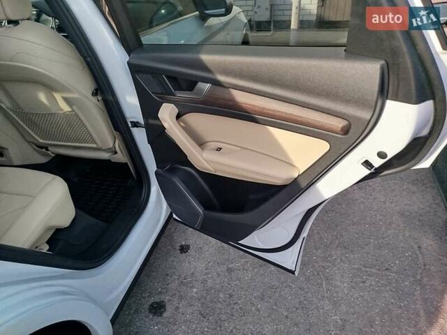 Білий Ауді Ку 5, об'ємом двигуна 1.98 л та пробігом 71 тис. км за 40300 $, фото 24 на Automoto.ua