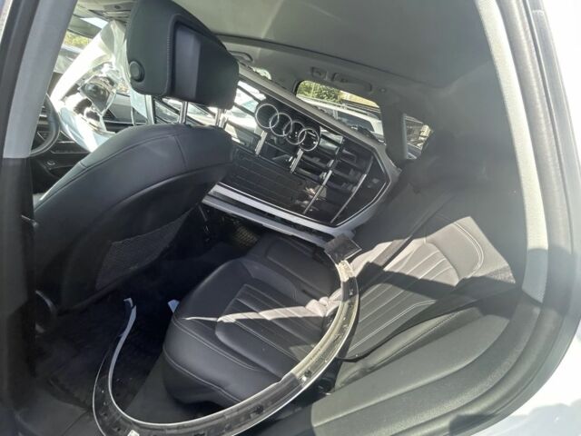 Білий Ауді Ку 5, об'ємом двигуна 2 л та пробігом 80 тис. км за 583 $, фото 9 на Automoto.ua