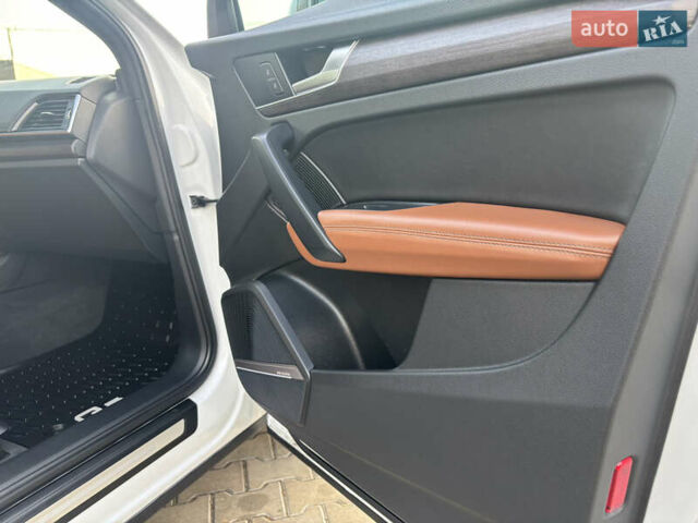 Белый Ауди Ку 5, объемом двигателя 2 л и пробегом 62 тыс. км за 30990 $, фото 56 на Automoto.ua