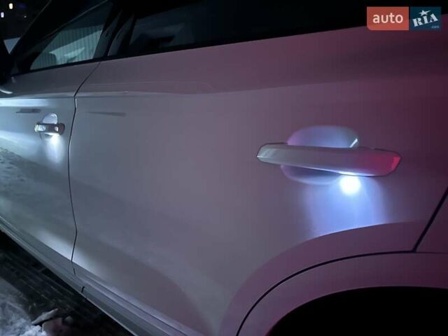 Белый Ауди Ку 5, объемом двигателя 1.97 л и пробегом 130 тыс. км за 45950 $, фото 45 на Automoto.ua