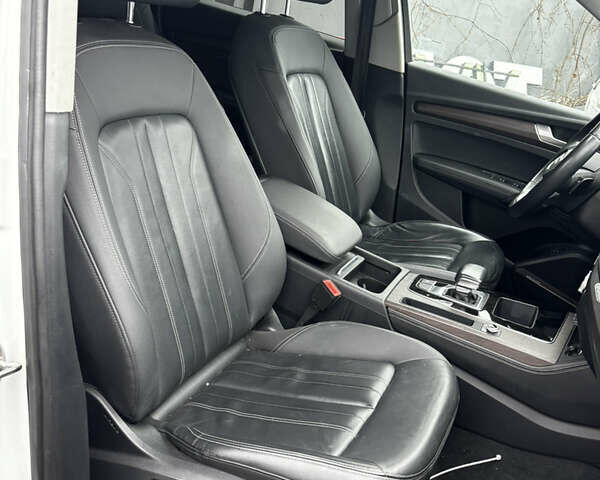 Белый Ауди Ку 5, объемом двигателя 1.98 л и пробегом 122 тыс. км за 27000 $, фото 25 на Automoto.ua