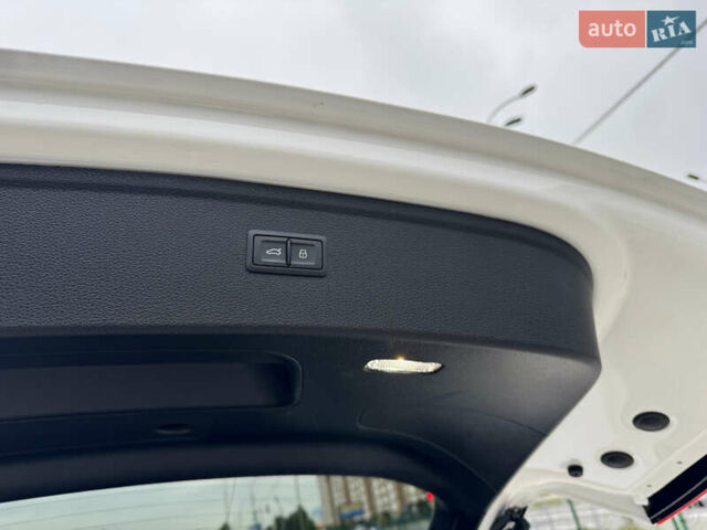 Белый Ауди Ку 5, объемом двигателя 2 л и пробегом 44 тыс. км за 41900 $, фото 50 на Automoto.ua