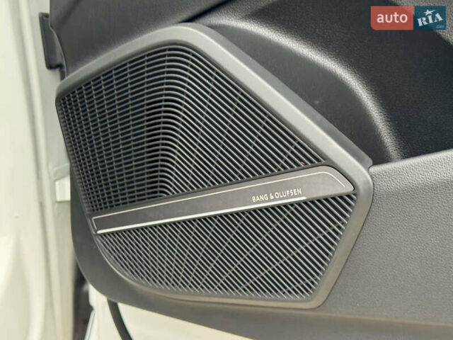 Белый Ауди Ку 5, объемом двигателя 2 л и пробегом 44 тыс. км за 41900 $, фото 41 на Automoto.ua