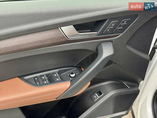 Ауди Ку 5 2021 в Киеве на Automoto.ua Белый Ауди Ку 5, объемом двигателя 2 л и пробегом 44 тыс. км за 41999 $, фото 12 на Automoto.ua