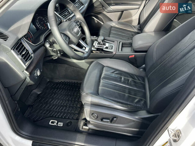 Білий Ауді Ку 5, об'ємом двигуна 1.98 л та пробігом 172 тис. км за 27777 $, фото 27 на Automoto.ua