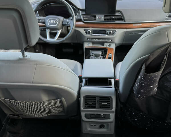 Белый Ауди Ку 5, объемом двигателя 2 л и пробегом 36 тыс. км за 37700 $, фото 36 на Automoto.ua