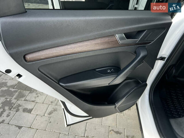 Білий Ауді Ку 5, об'ємом двигуна 1.98 л та пробігом 172 тис. км за 27777 $, фото 25 на Automoto.ua