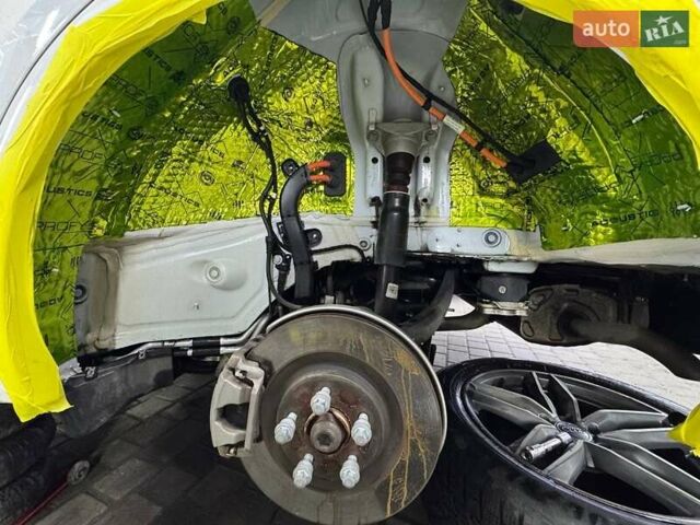 Білий Ауді Ку 5, об'ємом двигуна 1.98 л та пробігом 70 тис. км за 40000 $, фото 45 на Automoto.ua