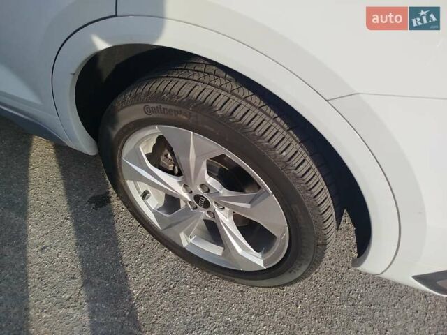 Білий Ауді Ку 5, об'ємом двигуна 1.98 л та пробігом 71 тис. км за 40300 $, фото 5 на Automoto.ua