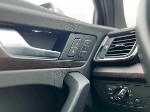 Білий Ауді Ку 5, об'ємом двигуна 2 л та пробігом 40 тис. км за 25500 $, фото 5 на Automoto.ua