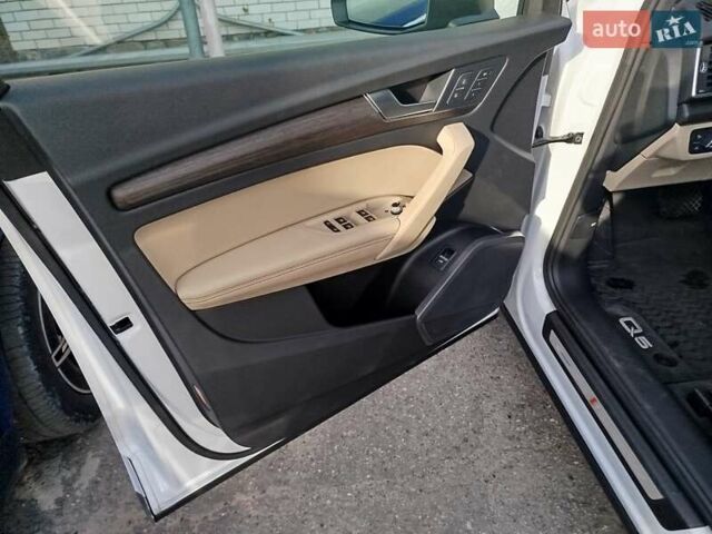 Білий Ауді Ку 5, об'ємом двигуна 1.98 л та пробігом 71 тис. км за 40300 $, фото 8 на Automoto.ua