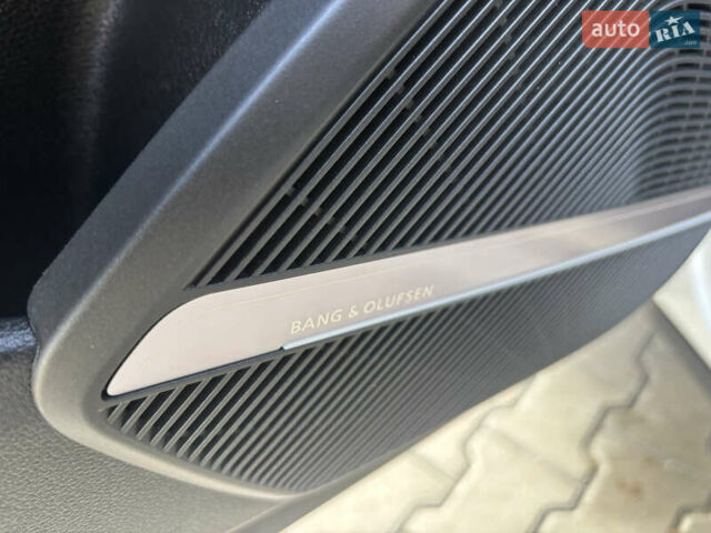 Белый Ауди Ку 5, объемом двигателя 2 л и пробегом 62 тыс. км за 30990 $, фото 36 на Automoto.ua