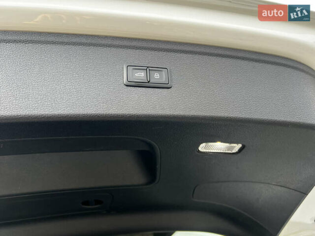 Білий Ауді Ку 5, об'ємом двигуна 1.98 л та пробігом 172 тис. км за 27777 $, фото 21 на Automoto.ua